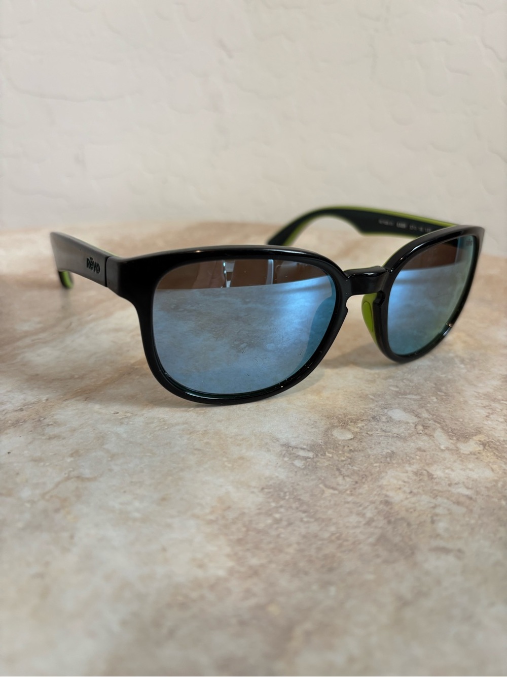 Rēvo Kash RE1028 Men's Black Mirrored Polarized Sunglasses